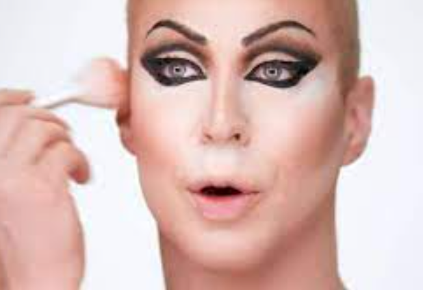 AstroMostra's tweet photo. le maquillan la papada para hacerle countouring y que parezca que tiene una mandíbula tipo quijada, y no una papada de beta gordo compu, el colectivo de las dragqueens dice APROPIACIÓN CULTURAL Javier Mileidy jsjsj https://t.co/ZHwYoOT1DR