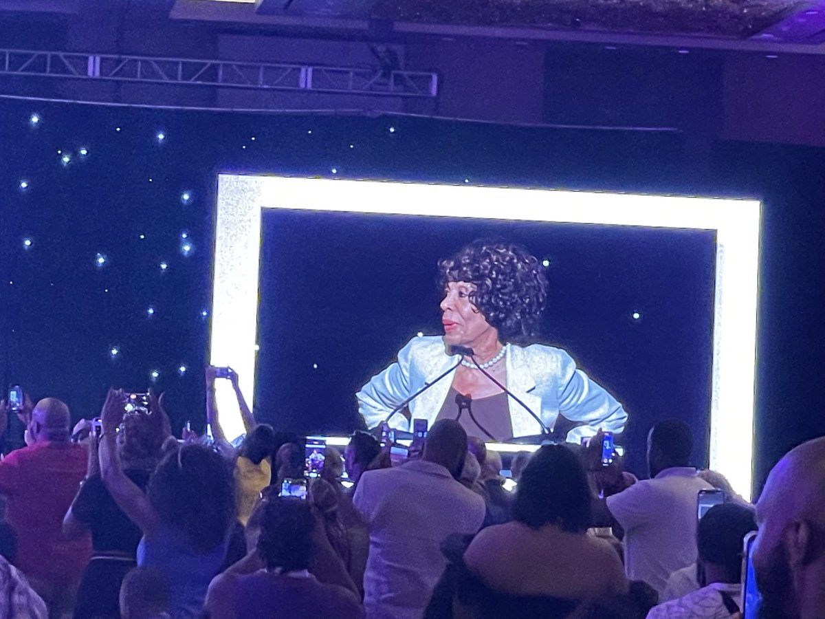 chorizo65's tweet photo. “When they go low, Black women go to law school!”    &amp; then Aunt Maxine said re when they come for HIV advocacy &amp; policy work, “f^€* it, we’re going to reclaim our time [&amp; keep fighting]!” 👏🏽👏🏾👏🏿  🙌🏾🙌🏿🙌🏽

#USCHA https://t.co/PbDw4RksAi