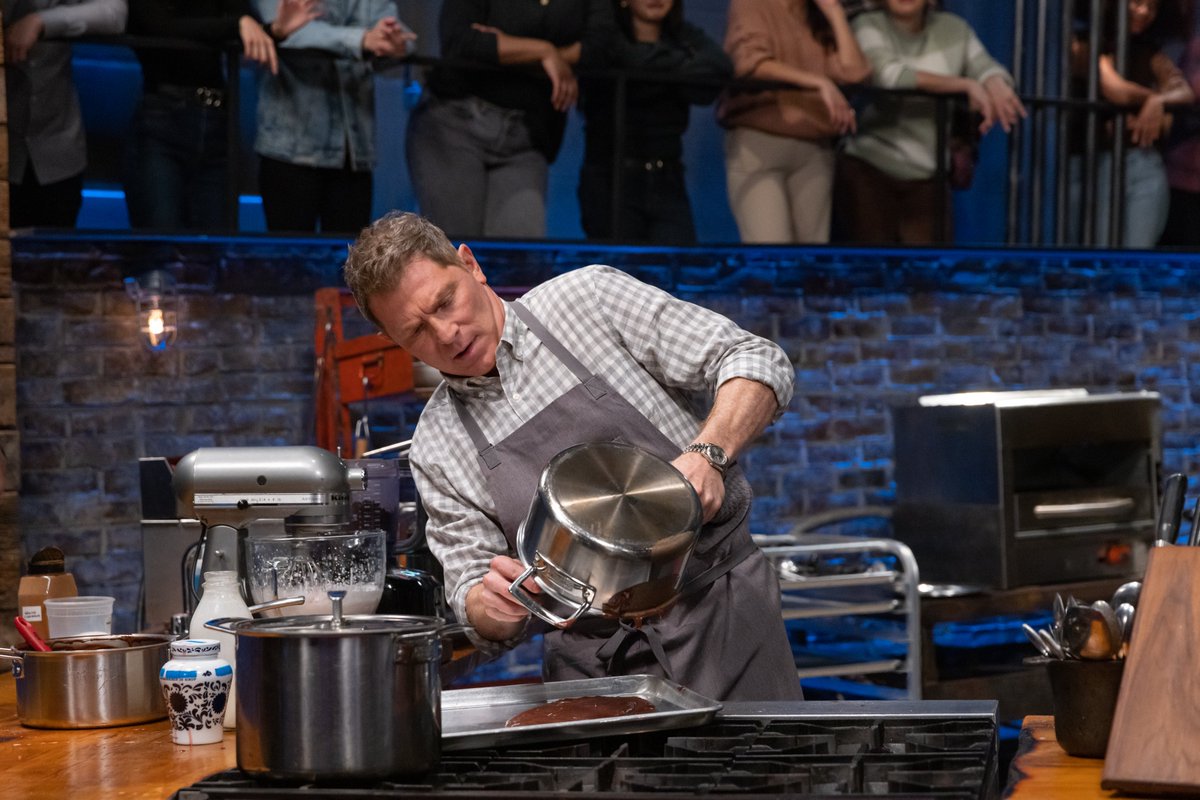 🔥 NEXT @ 9|8c 🔥 A special *sweet* episode of #BeatBobbyFlay is coming up with co-hosts @zacayoung + @cherioteri overseeing the competition as @bflay tries his hand at CAKE! 😬😅