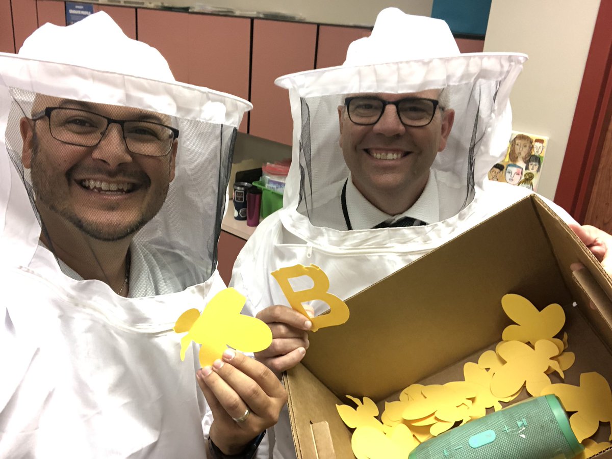 MrJustinGomez's tweet photo. When a teacher asks you to create a memorable moment for her students to write about…Stay tuned in for the latest buzz 🐝!
Engaging kiddos in 4th grade today!
#TheresNoPlaceLikeCypress #HookThem #TLAP #1LISD https://t.co/SwTyFyozoA