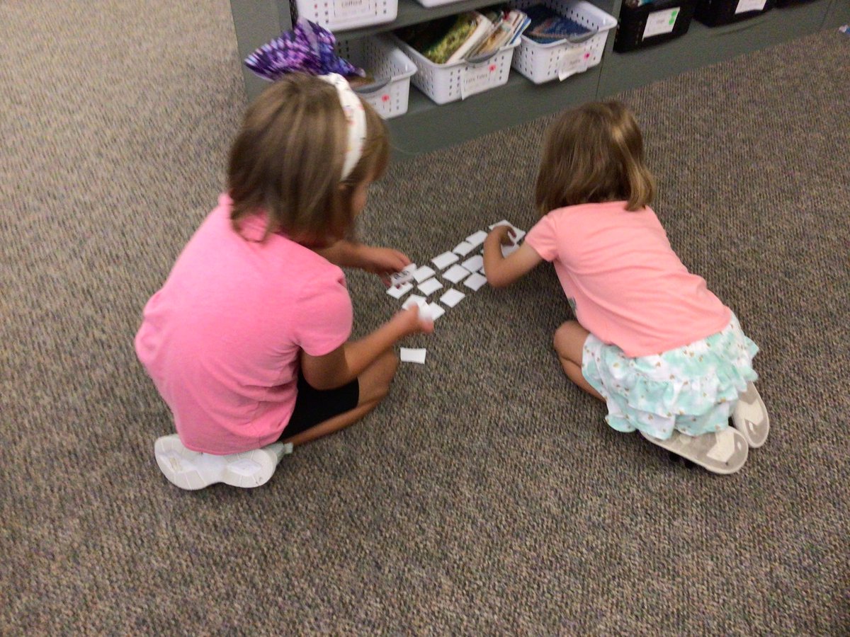 ElzeyMrs's tweet photo. Playing concentration to practice reading high frequency words! https://t.co/NOJBUczrH5
