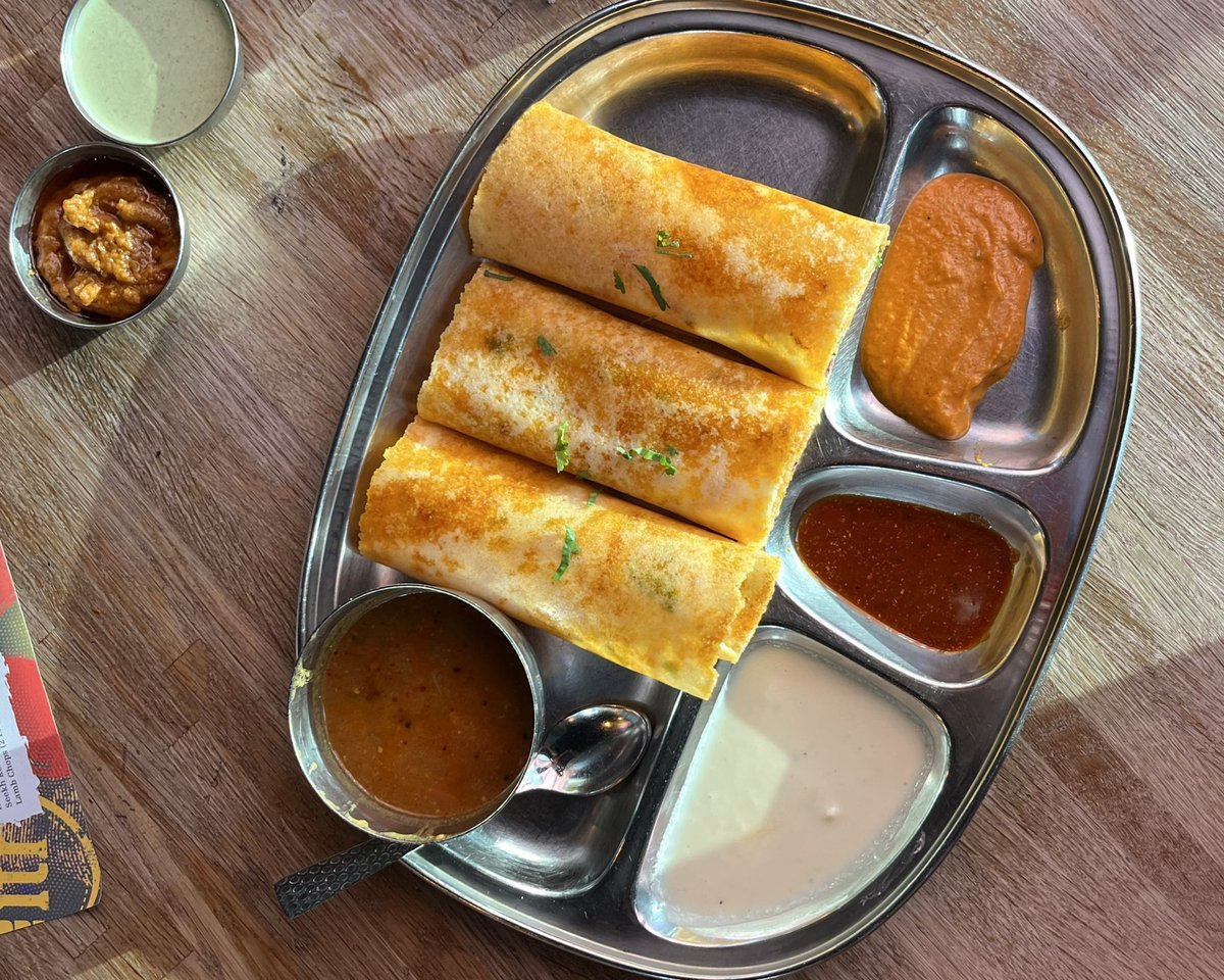Indtiffinroom's tweet photo. We’re officially making Wednesday ‘Dosa Day’🙌. The most authentic of Indian street food. Here we have an ITR special - our very own Chilli Cheese Dosa. 🌶😋
#KingofDosa #alwaystimefortiffin #delicious #dosa #chillicheese #indianstreetfood #sharing #manchester #leeds #cheadle https://t.co/pFuKoHu5Yh