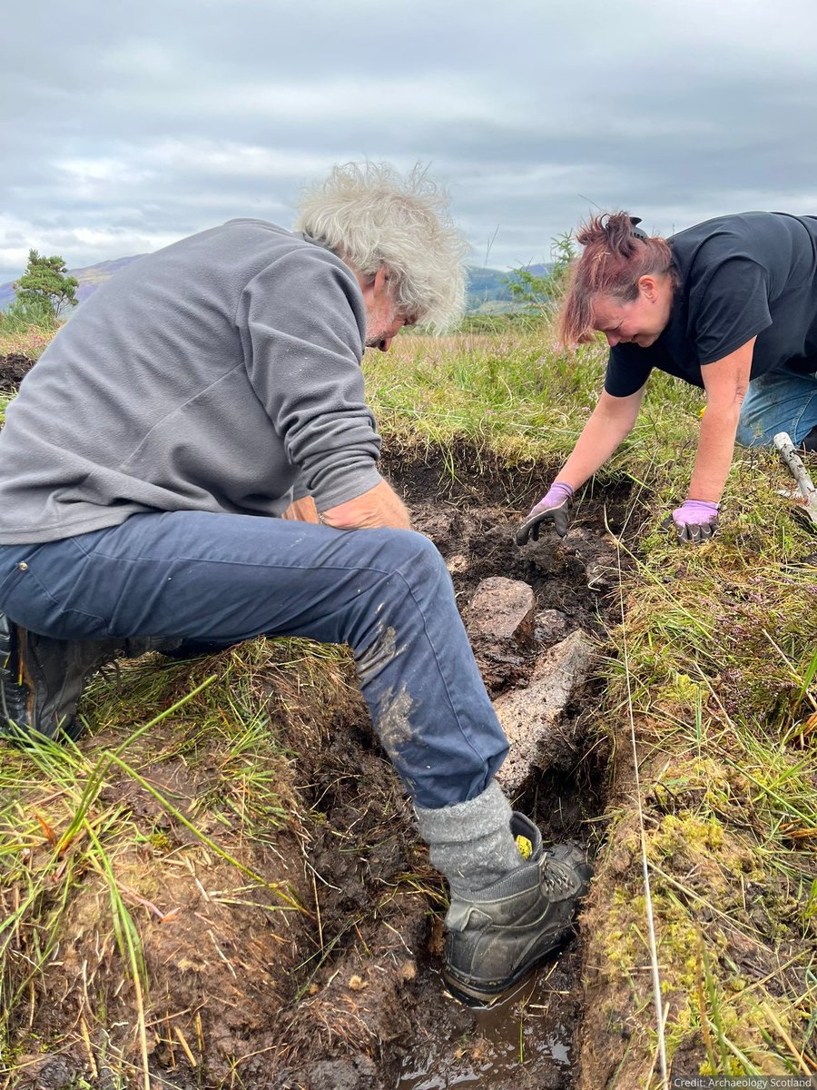 Since 2018, experts and volunteers have investigated a possible 5,500-year-old ceremonial routeway on Arainn (Arran) ⛰️

Now the 1km-long feature has been confirmed as a cursus monument - the most complete example ever found in the UK: bit.ly/CursusNews

#ScotlandDigs2023