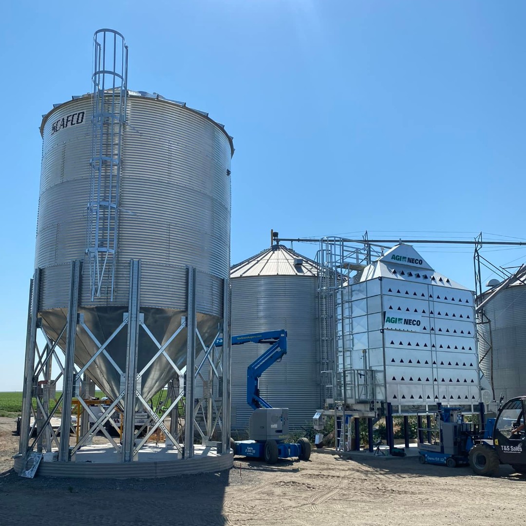 Just in time for #Harvest23. Here's a <a href="/SCAFCOGrain/">SCAFCO Grain LLC</a> 18' hopper bin recently completed by <a href="/TandSSales/">T & S Sales</a> 

#SCAFCOGrainSystems hopper bins are available in capacities from 132 to 55,928 bu. Visit scafcograin.com to learn more.

#SiouxSteel #SCAFCOGrain #SCAFCO #BuiltToLast