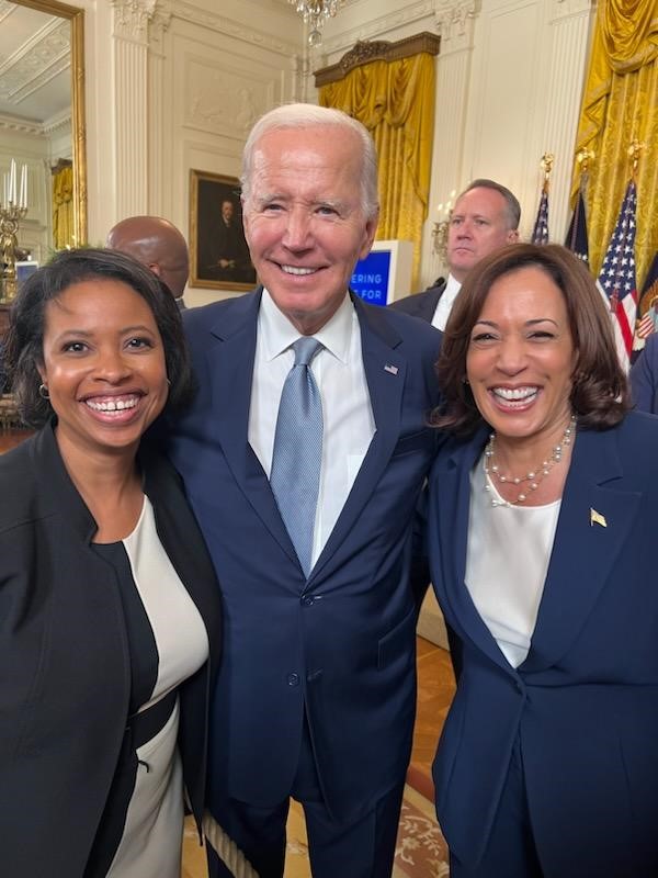 BrooksLaSureCMS's tweet photo. Last week, I joined @POTUS &amp; @VP in announcing the 1st 10 drugs selected for #Medicare drug price negotiation. For the 1st time Medicare can negotiate directly with drug companies &amp; improve access to treatments for millions. #InflationReductionAct https://t.co/VyeT7uI4Pl https://t.co/IqPWQQobPZ