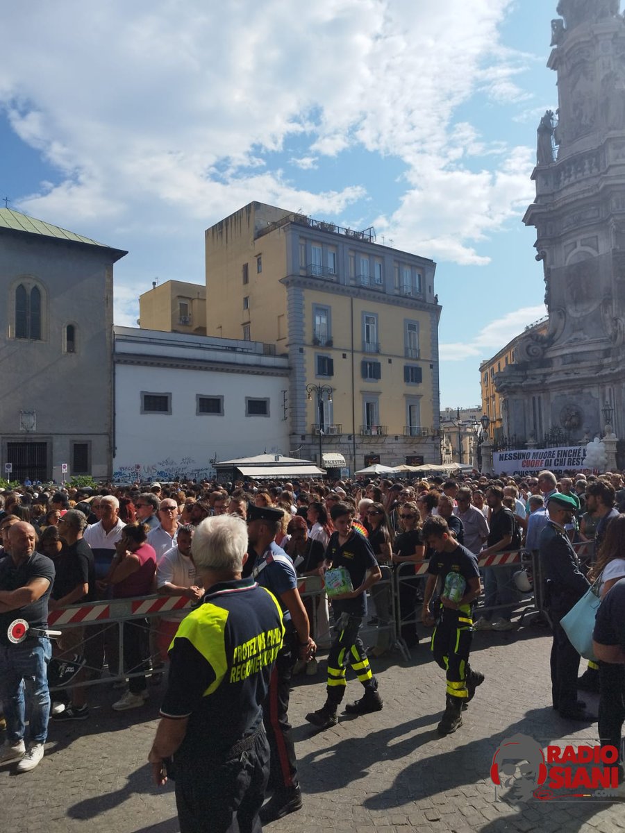 I funerali di #GiovanbattistaCutolo nella chiesa del Gesù Nuovo a #Napoli, #6settembre 2023.
#giogio