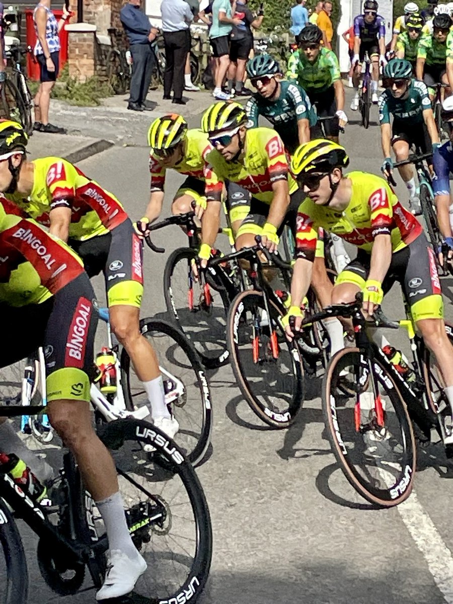 _timwiddowson's tweet photo. #Eakring … Thought a sharp right hander might slow the peloton down a bit (along with masses of other people) absolutely no chance pretty much full gas no obvious shrieks of brakes) Great crowd at the junction with Main Road enjoying the September sun and the @TourofBritain https://t.co/NgGEm7BTiD