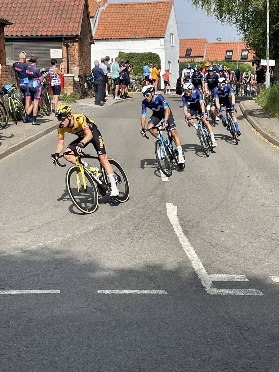 _timwiddowson's tweet photo. #Eakring … Thought a sharp right hander might slow the peloton down a bit (along with masses of other people) absolutely no chance pretty much full gas no obvious shrieks of brakes) Great crowd at the junction with Main Road enjoying the September sun and the @TourofBritain https://t.co/NgGEm7BTiD