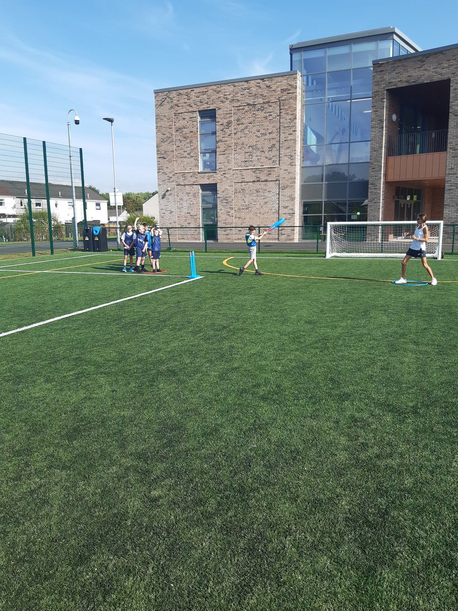 ActivePwick_SAC's tweet photo. Some fun in the sun at our P4/5 cricket after school club today! Great time had by all, thanks to parent volunteer Laura for delivering! @ActiveSA_SAC @Pwick_Cricket @CricketScotland #ThrivingCommunities #Cricket #pathways https://t.co/BADVSR1x8v