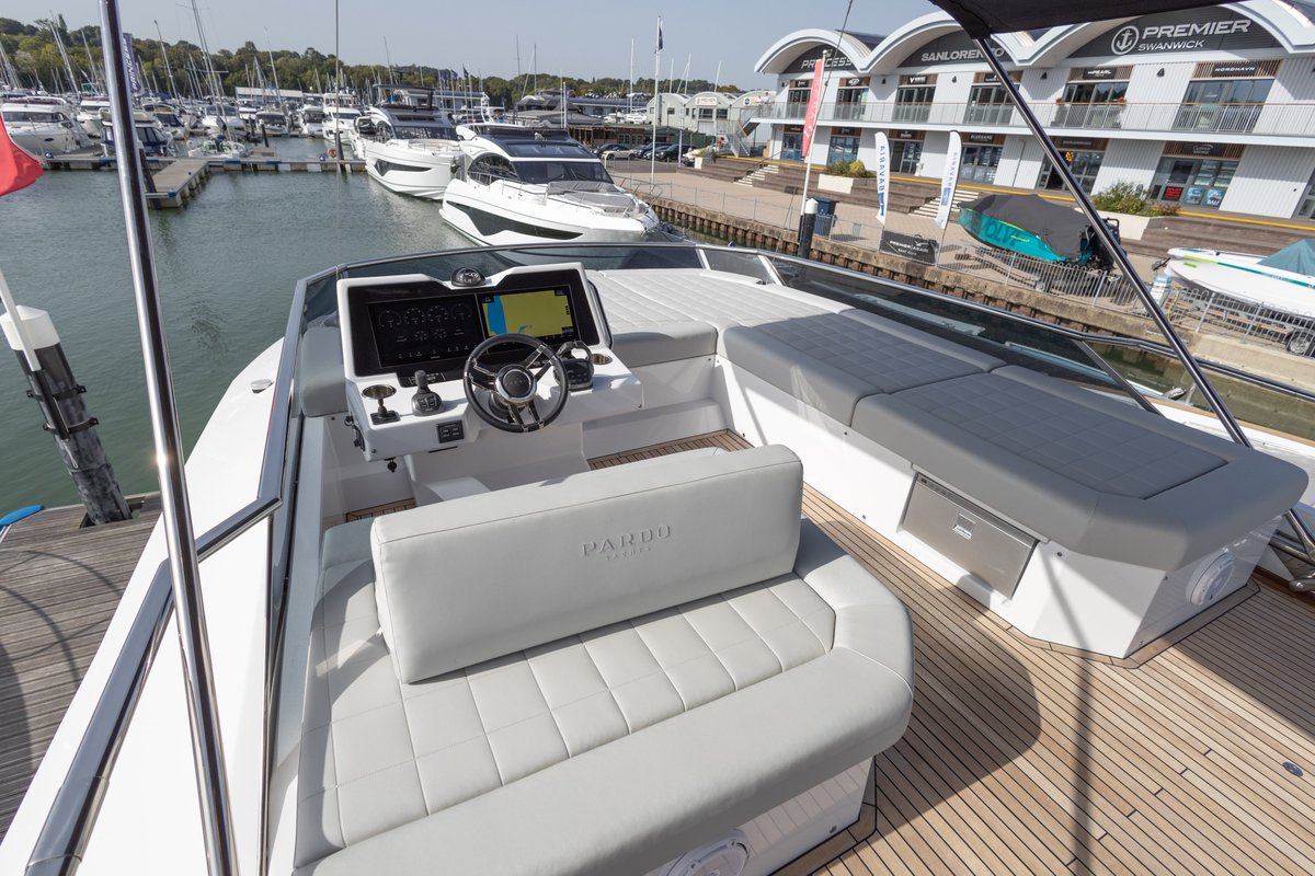 The Pardo Endurance 60 is now in the UK for the first time, ready to be seen up close at @SotonBoatShow Explore the vibrant interiors and features that epitomise the luxury of this Italian, designer Yacht.