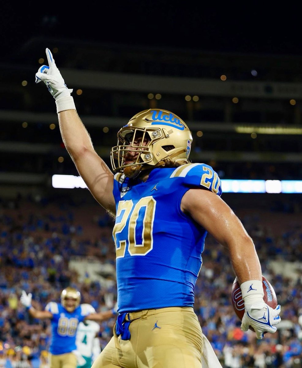 DaniMariaRyan's tweet photo. Saturdays at the Rose Bowl. 💙🌹💛 #ucla #uclafootball #twozero #myboy https://t.co/3FZepLIgvz