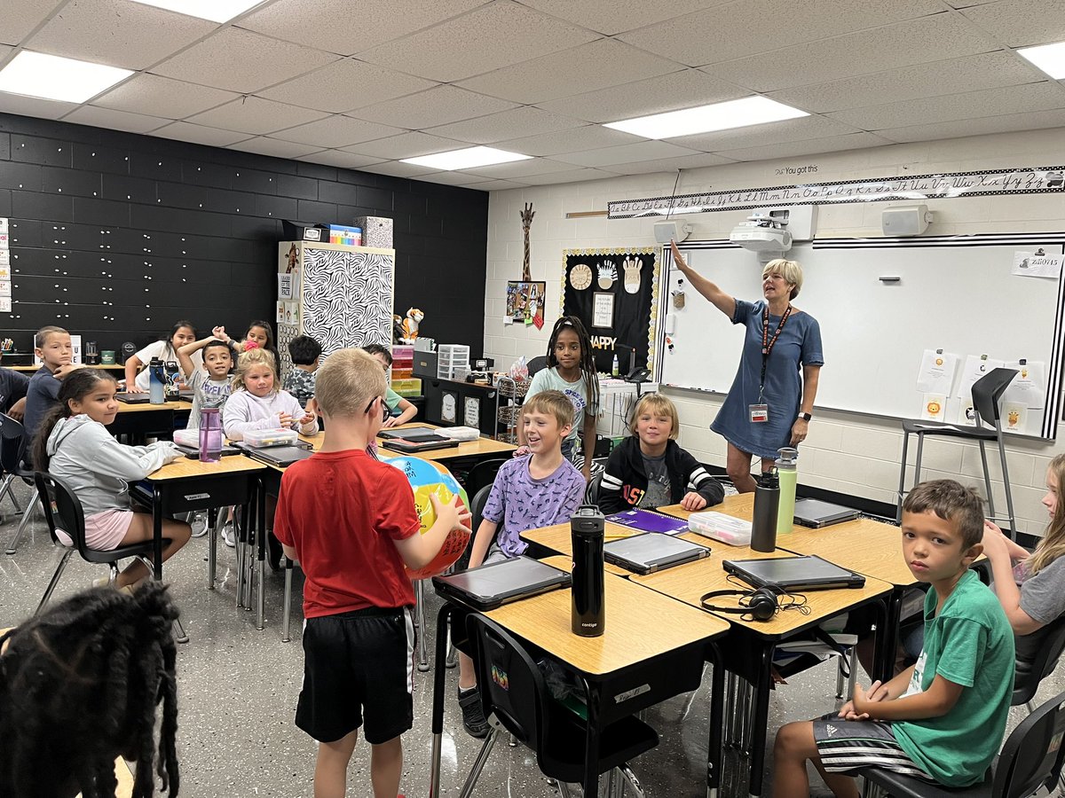 Mrs_Roessner's tweet photo. @amydocherty44 being sporty in class today! Love making connections with the kids. @wolvestweet https://t.co/WGXuyVOBtF