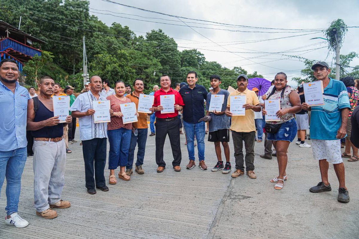 jorgexsa's tweet photo. ¡Juntos lo hicimos de nuevo! Los trabajos que realizamos no serían posible sin el apoyo de la ciudadanía. Quedó lista la calle Mirador de la colonia La Presa II. 

#AvanzamosJuntos #ManoConMano https://t.co/SvVNoI2Z4q