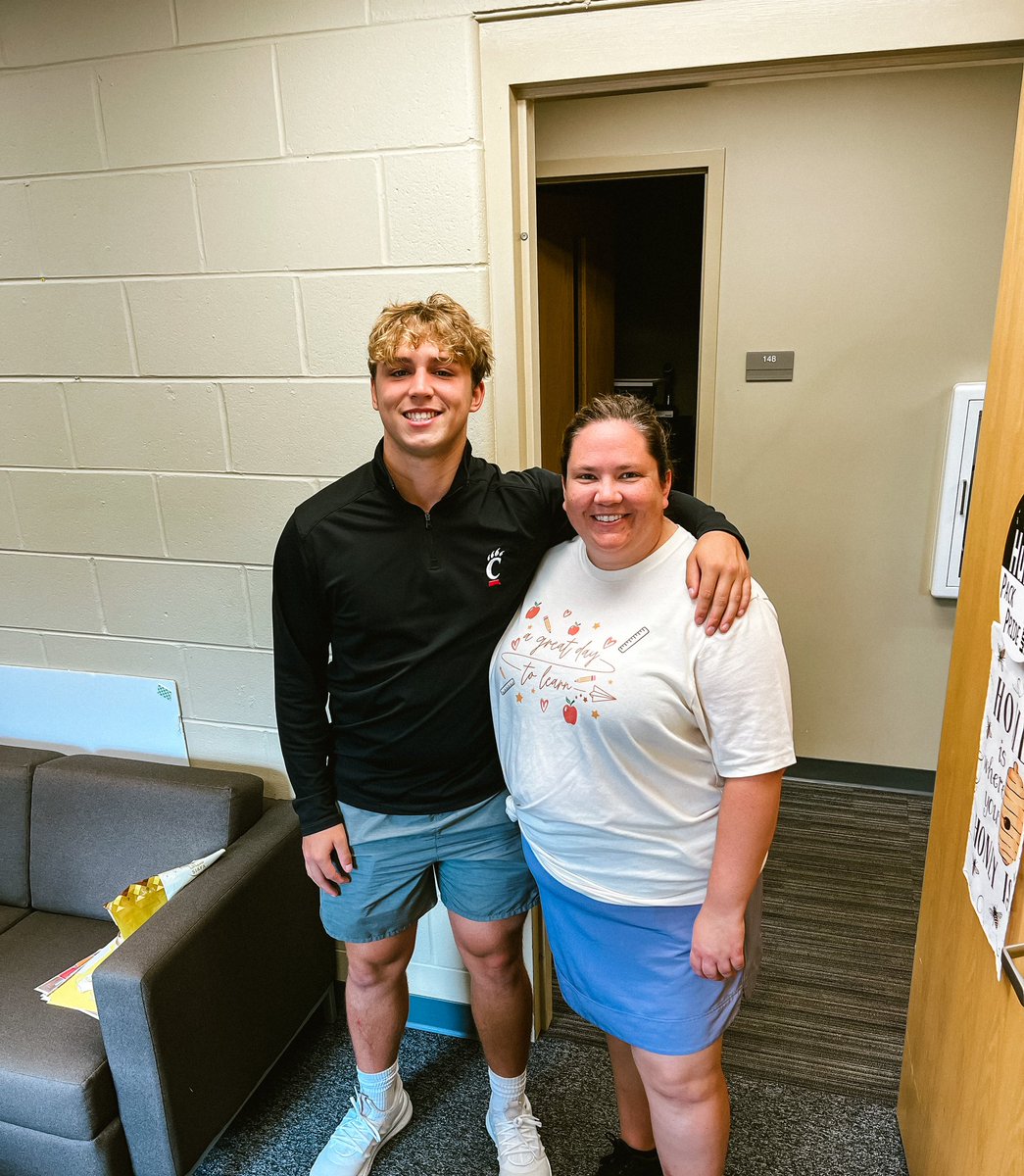 One of my kids came back to Woodland to help me out today. My heart can’t handle the fact that he is a Senior this year. 😭 I’m so dang proud of him and all the hard work he has put in since meeting him in the 4th grade. 💜 <a href="/LakotaEastFB/">Lakota East Football</a> <a href="/wolvestweet/">Woodland Elementary</a>
