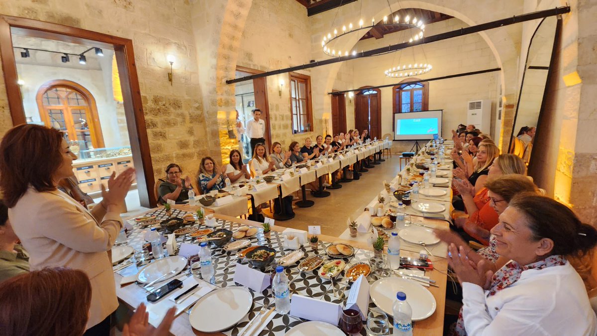 GulcanKis's tweet photo. Bugün demokrasimizin teminatı olan kadın muhtarlarımızla birlikteydim.

Gülnar Gastronomi Konağı'nda yaptığımız  toplantıya Mersinden Kadın Kooperatifi Başkanı Meral Seçer, #CHP İl Kadın Kolları Başkanımız Gülşah Yıldırım Genç, meclis üyelerimiz, ilçe kadın kolları başkanlarımız, Kadın ve Aile Hizmetleri Dairesi Başkan ve çalışanları da katıldı.

Değerli kadın muhtarlarımızla son derece verimli bir toplantı yaptık, harika vakit geçirdik. Muhtarlarımızın her zaman yanındayız ve yanında olmaya devam edeceğiz..

#Mersin #Muhtarlarımız @meralsecer65 @herkesicinCHP @GulsahYldrmGnc @chptbmm @chpmersinilb @mersin_bld