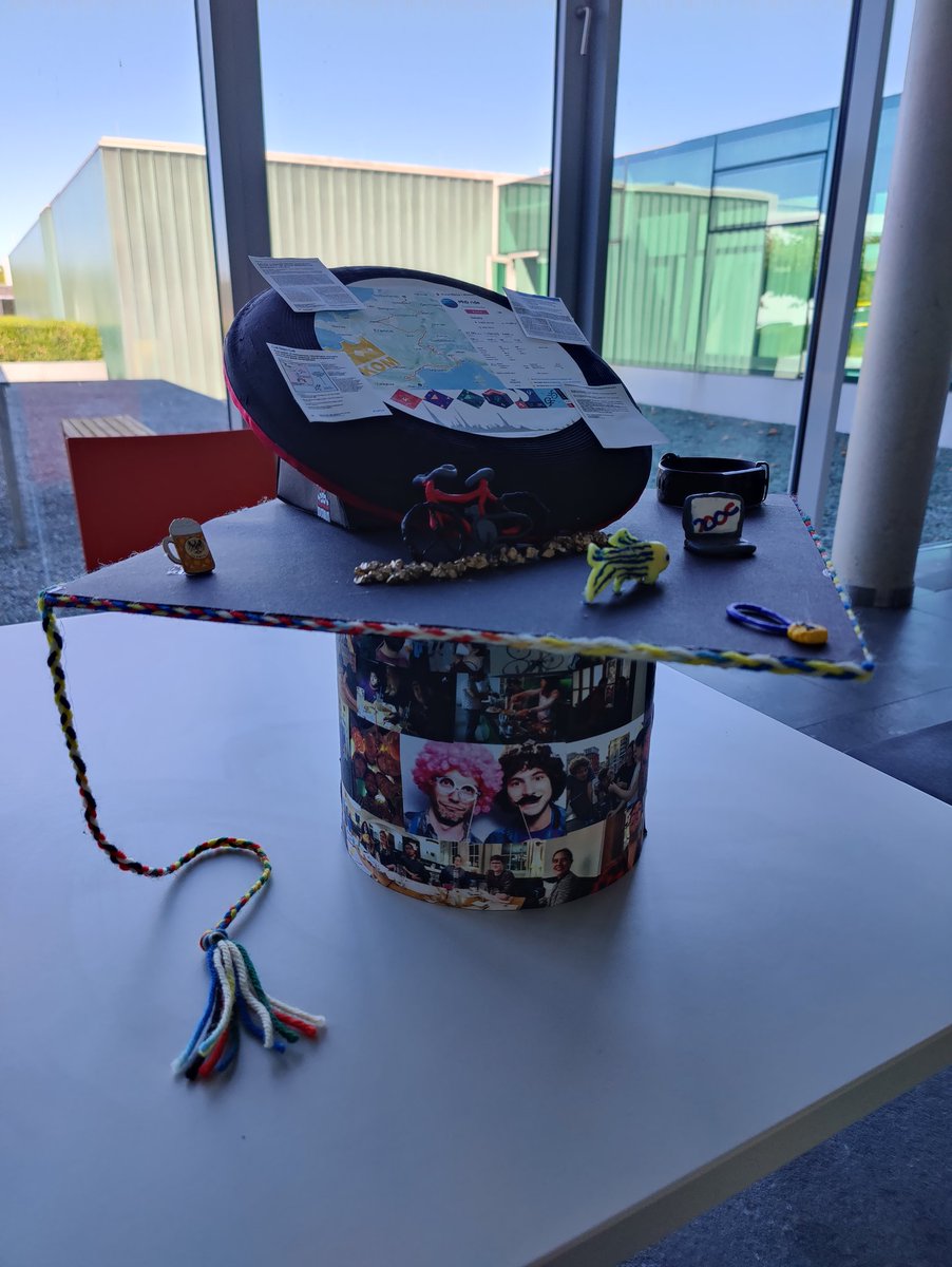 Quirze Rovira (@quirze92) on Twitter photo Thesis successfully defended 🧑🏻🎓🍾
Thanks to everyone I shared this journey with, specially <a href="/vaquerizasjm/">Juanma Vaquerizas</a> for your mentorship and the <a href="/vaquerizas_lab/">Vaquerizas Lab</a> for having such great environment to work. Thesis successfully defended 🧑🏻🎓🍾
Thanks to everyone I shared this journey with, specially <a href="/vaquerizasjm/">Juanma Vaquerizas</a> for your mentorship and the <a href="/vaquerizas_lab/">Vaquerizas Lab</a> for having such great environment to work.