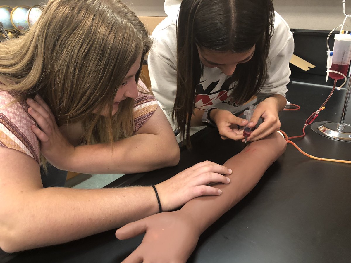 edwardsclass108's tweet photo. Biomed students practiced drawing blood and describing differences in various blood disorders using the microscope. #labday #blooddraw #pltw #pbs @PurdueINMaC https://t.co/B3RTi4ZqwP