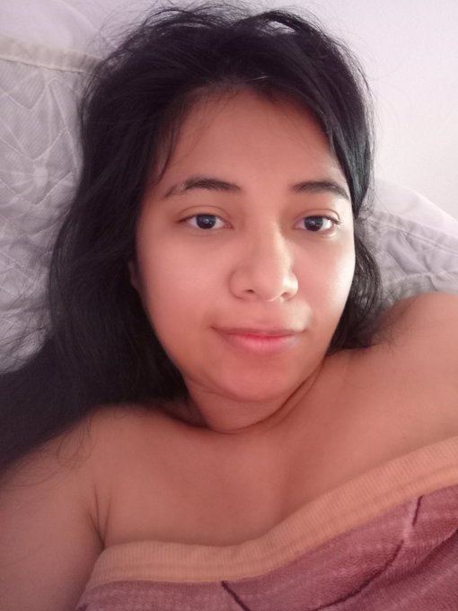 Me encanta dormir desnuda 😋😋😋 https://t.co/jnQO1AXLj6<a href="/tag/latina"class="tags"><span>#latina</span></a><a href="/tag/findesemana"class="tags"><span>#findesemana</span></a><a href="/tag/vierneshot"class="tags"><span>#vierneshot</span></a><a href="/tag/onlyfan"class="tags"><span>#onlyfan</span></a>