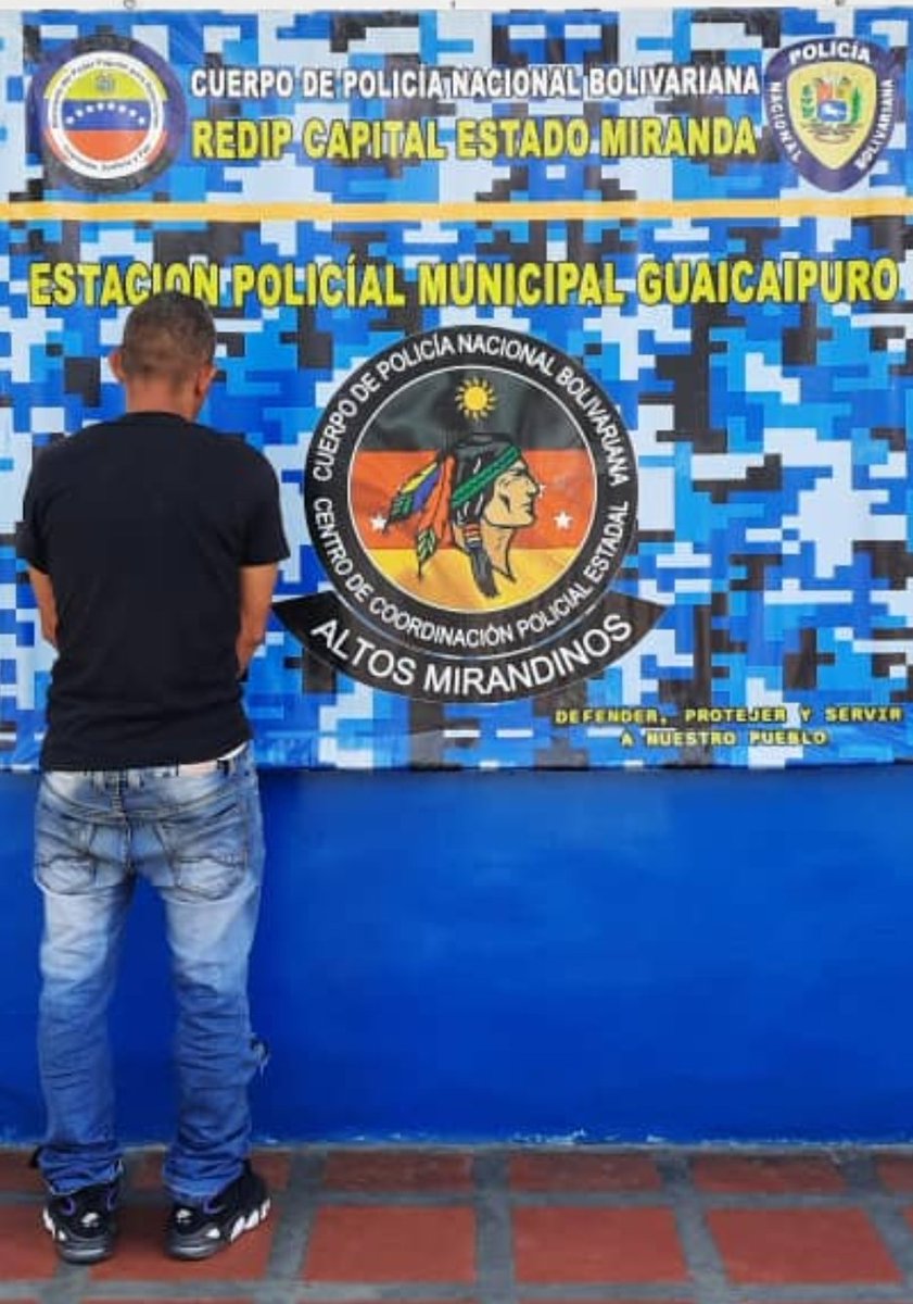 cpnb_losteques's tweet photo. En el sector el Cristo de La Macarena, Los Teques #Miranda , funcionarios (as
)de la Policía Nacional Bolivariana del @cpnb_altosmirandinos mediante denuncia por vía telefónica lograron la aprehensión en flagrancia de un ciudadano por el presunto delito de violencia de género. https://t.co/Inh7w18IsK