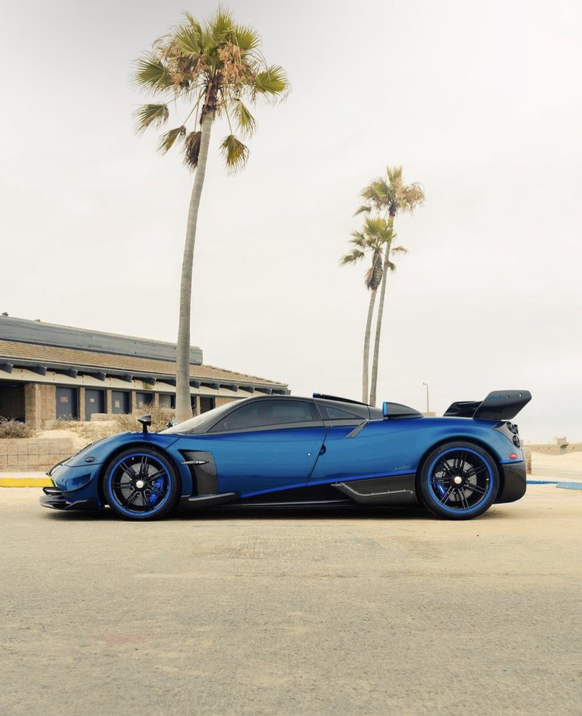 RidesAmazing's tweet photo. I love these beautiful machines https://t.co/hwrm8HN9T6