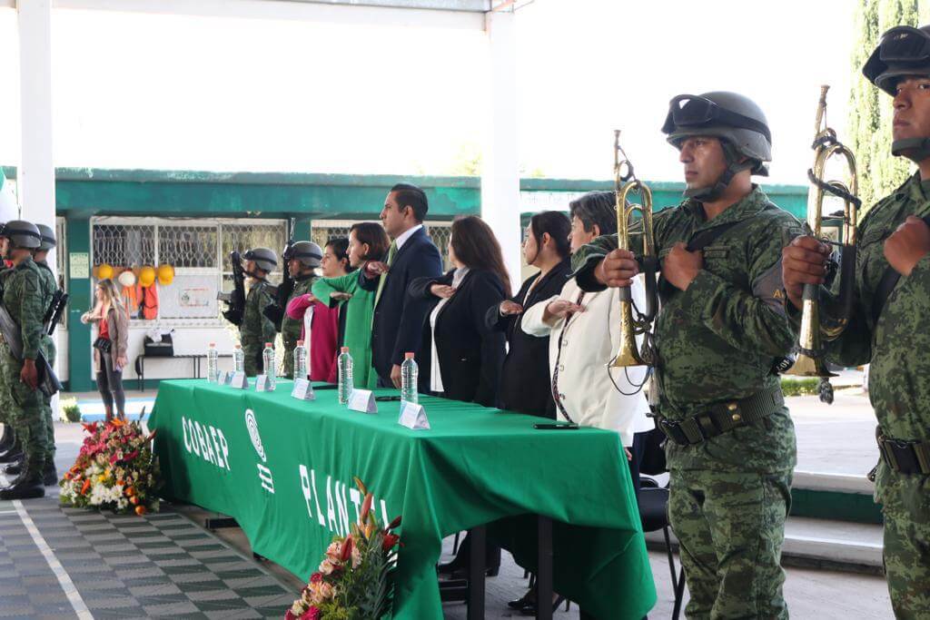 PoderNoticiaPue's tweet photo. #ChecaEsto 

🏫Fortalece @cobaep valores cívicos en comunidad educativa 🇲🇽

👉En el plantel 1, la institución llevó a cabo una ceremonia en la que participó personal de la XXV Zona Militar...

@JoseLuisNajeraM @MerloIsabel @SergioSalomonC @SEPGobPue @Gob_Puebla 

#PoderNoticiaPue #DondeTuVozSeEscucha 
👉 https://t.co/aenKoS9iLQ