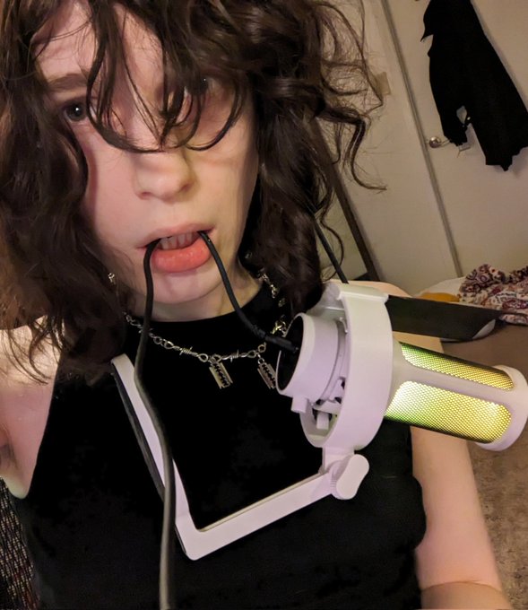 ermm yeah. im a girl ^⁠_⁠^ AND a gamer ᕙ⁠(⁠⇀⁠‸⁠↼⁠‶⁠)⁠ᕗ https://t.co/N4lyamBsTh