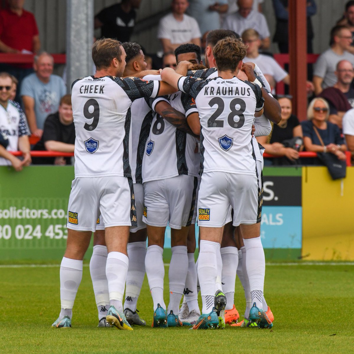 𝗣𝗹𝗮𝘆𝗲𝗿 𝗼𝗳 𝘁𝗵𝗲 𝗠𝗼𝗻𝘁𝗵 🗳

Voting is now open for our first Player of the Month award of the season.

Vote now 👉 bromleyfc.co.uk/news/cast-your…

#WeAreBromley