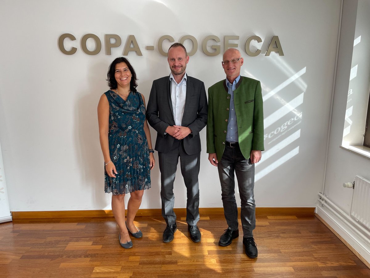 Congratulations to @MarkoMakiHakola 🇫🇮  (@MTKry) for being re-elected Chair of the Forestry Working Party today!👏

Congratulations also to Martin Höbarth 🇦🇹 (LK Österreich) and Silvia Piconcelli 🇮🇹 (@Confagricoltura) for being re-elected as Vice-Chairs!👏