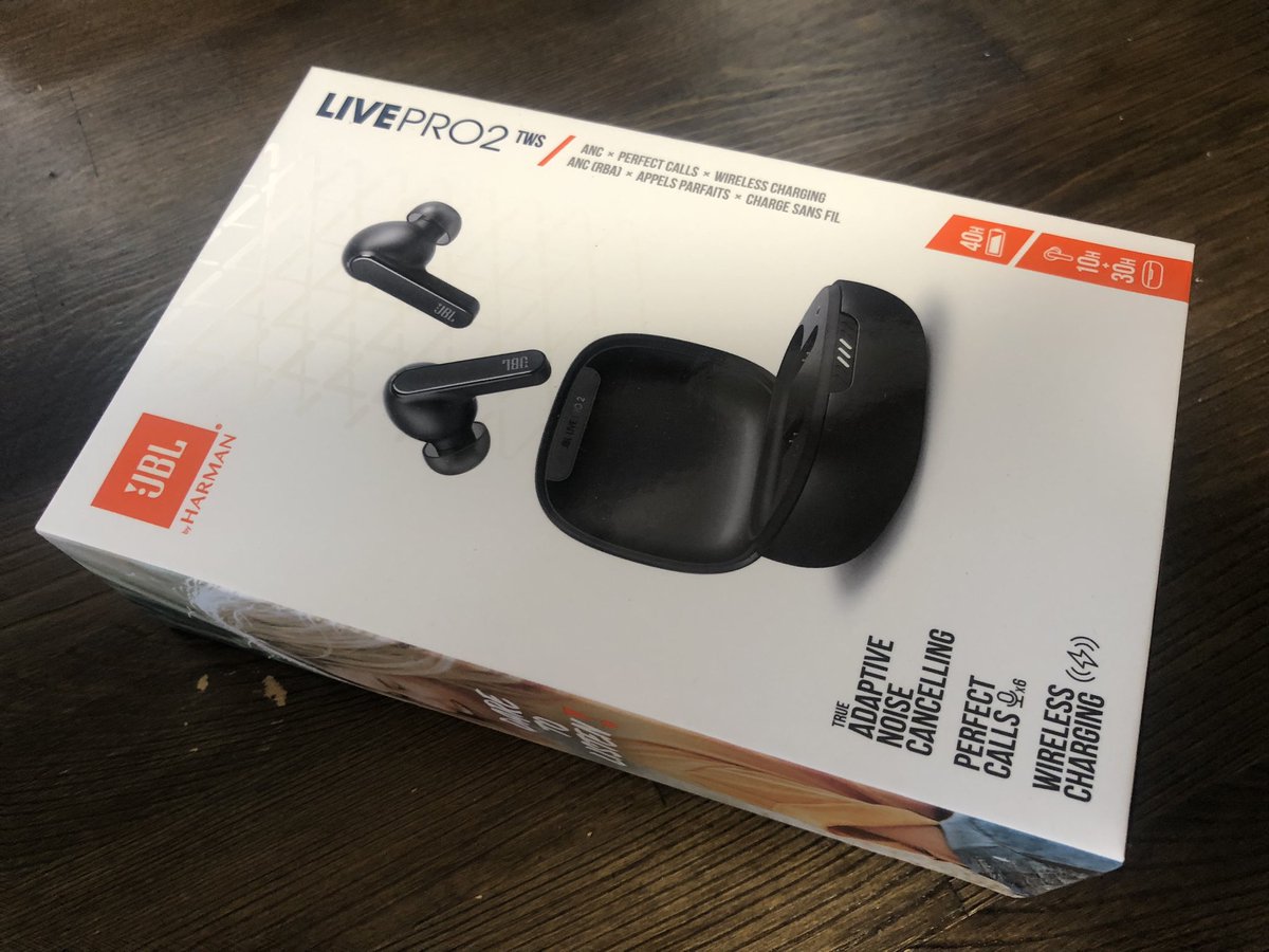 akitaro555's tweet photo. パチPods proから買い換えました。😅
音質の違いに驚愕!😳
#JBL
#LIVEPRO2 https://t.co/cc4KIKfUzT