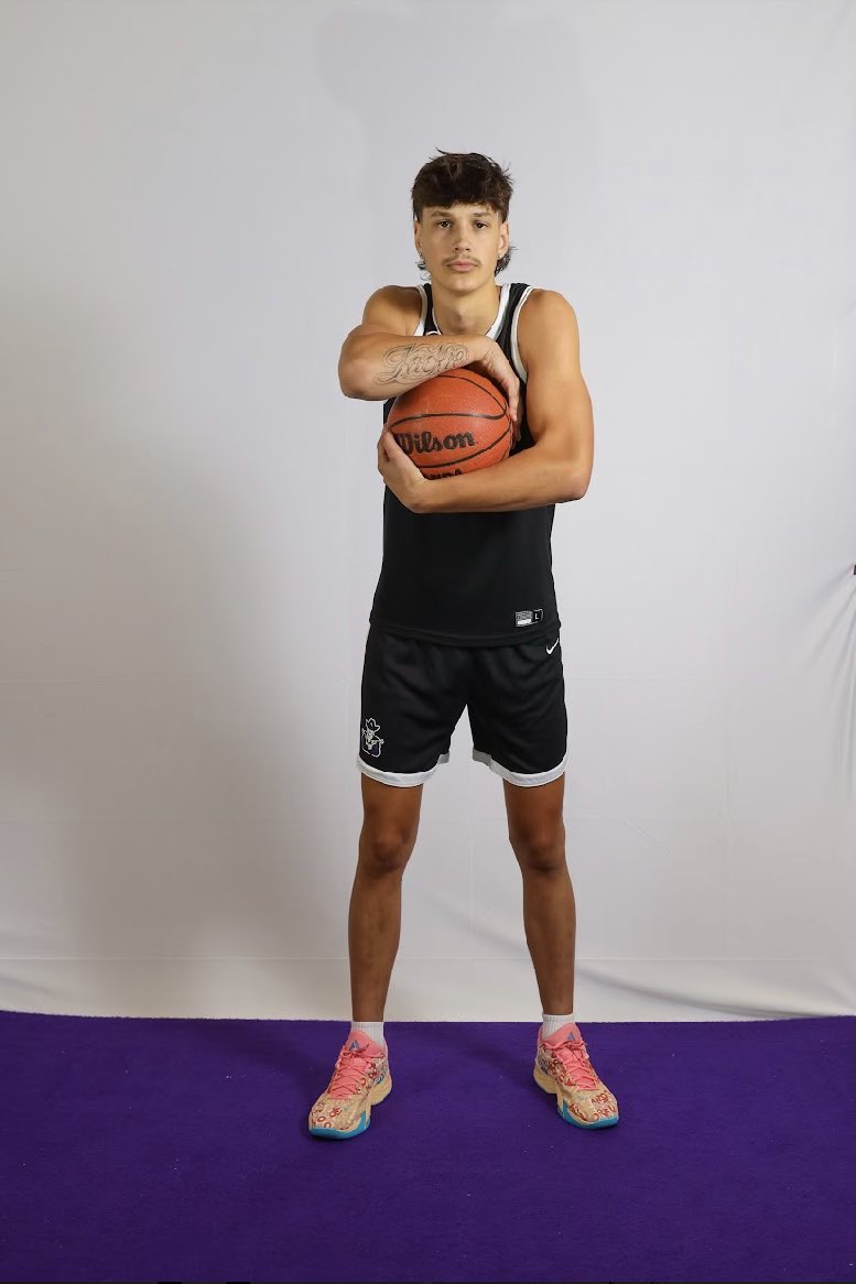 luke_oxford's tweet photo. Year 1🤙 @RangerMbb #jucoproduct https://t.co/5cr47rIPK9