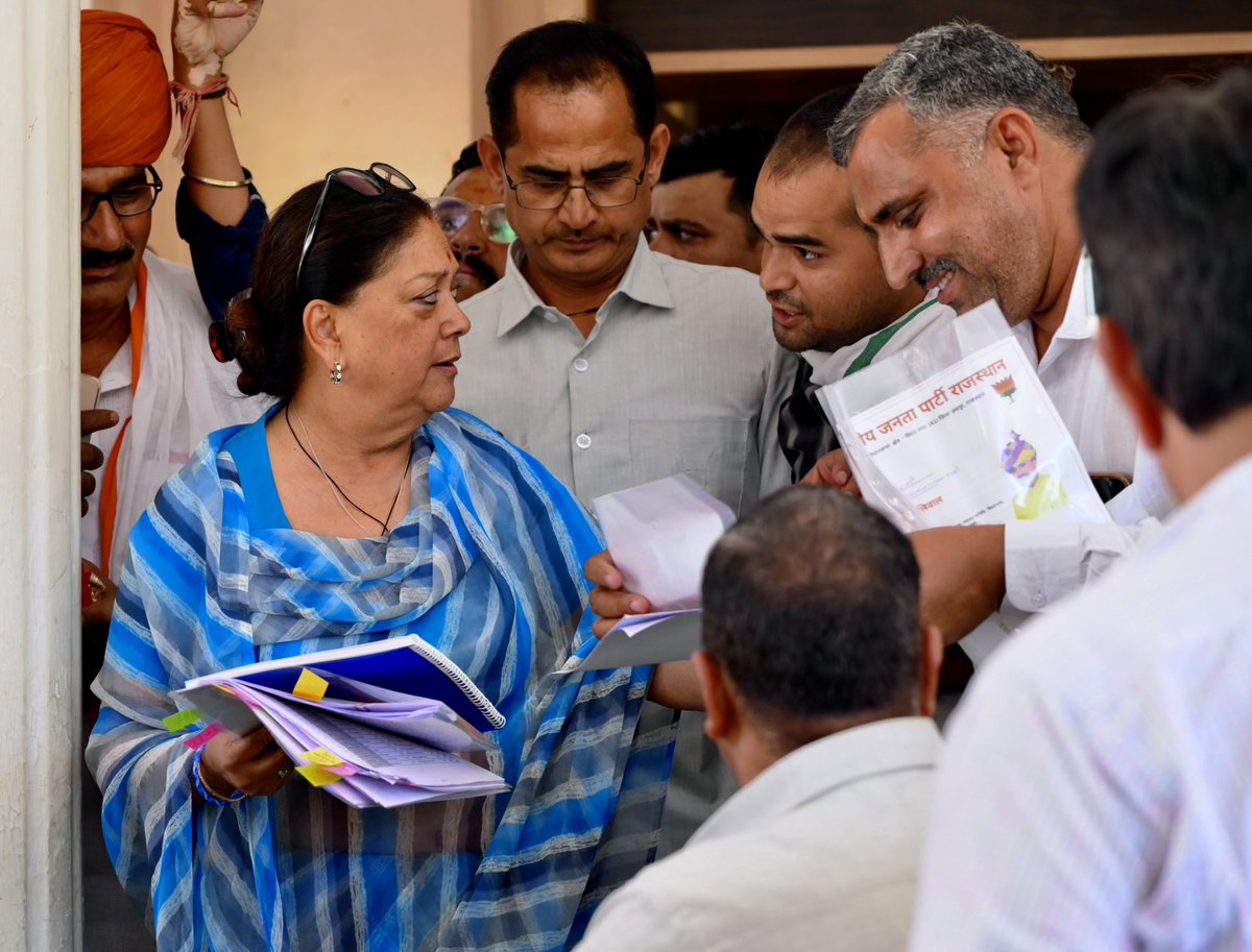 जयपुर स्थित भारतीय जनता पार्टी प्रदेश कार्यालय पहुंचकर पदाधिकारियों से मुलाकात की। साथ ही कई वरिष्ठ साथियों से भी शिष्टाचार भेंट हुई।

#BJP4Rajasthan #JaiJaiRajasthan