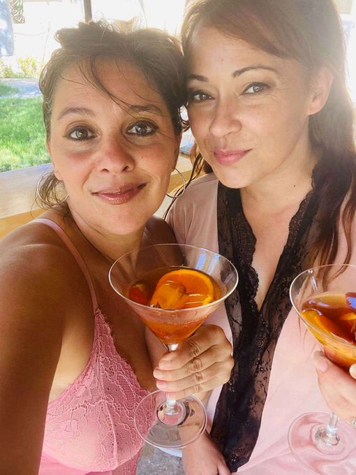 Lo que las quiero @salmadnora @saramayxx https://t.co/yE0QxCw4zR<a class="tags" href="/tag/salmadnora">@salmadnora</a><a class="tags" href="/tag/saramayxx">@saramayxx</a>