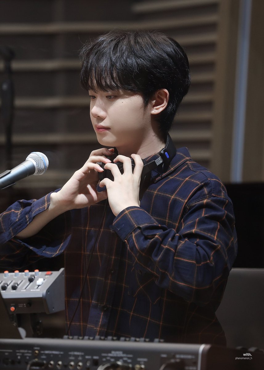 withphenomenonh's tweet photo. 230905 데키라 하우스워밍파티

#하현상 #현상 #Hahyunsang https://t.co/3WyYlRz7N9