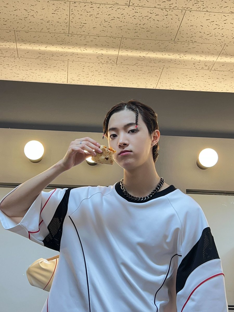 andTEAM_members's tweet image. My bro주주 생일 축하해~~
리더로서 늘 열심히 하는 모습을 보면 너무 감동적이야
우리를 위해서 아무리 힘들어도 티내지 않고 노력하는 모습들도 정말 마음이 아프기도 하고 너무 감사해