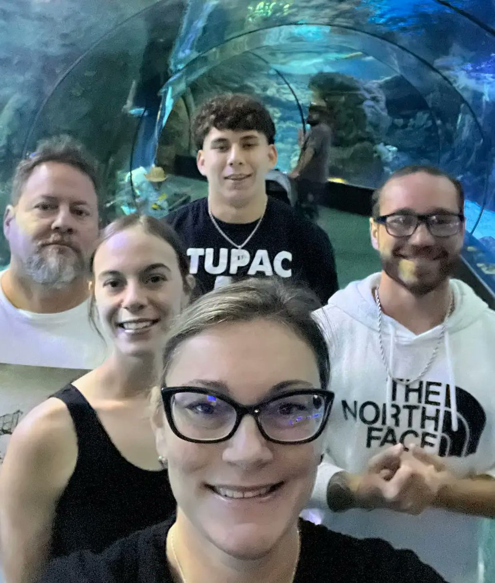 JaiceeStott's tweet photo. Omaha Zoo with family! https://t.co/mH2gvGhOjc