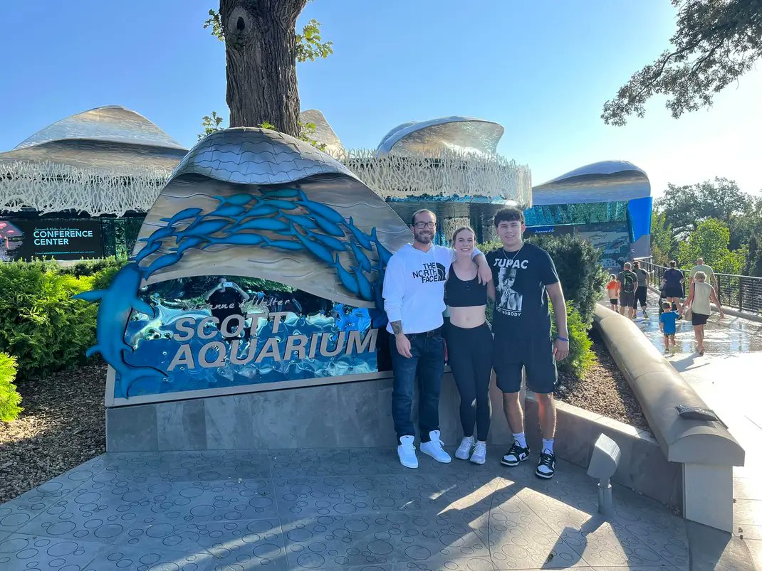 JaiceeStott's tweet photo. Omaha Zoo with family! https://t.co/mH2gvGhOjc