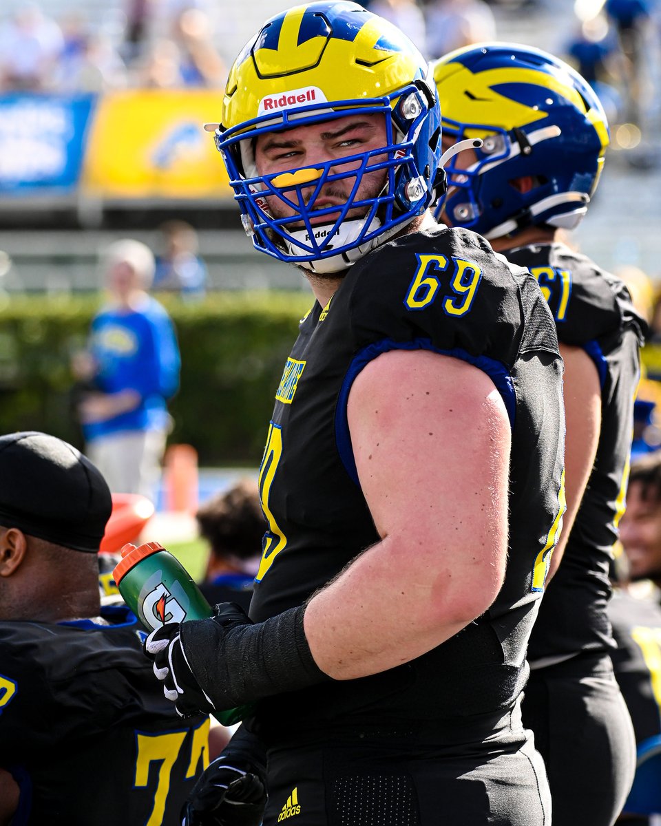 🔵 𝘿𝙍𝙁𝘾 𝘽𝙇𝙐𝙀-𝙂𝙊𝙇𝘿 𝘽𝙇𝙐𝙀 𝙃𝙀𝙉 🟡 Offensive Lineman T.J. Thomas represented Delaware Military Academy in the 2018 @DFRCBlueGold All-Star Game and was buddies with Brayden Dobrowlski. Mark your calendars for 2024’s game on June 21st.