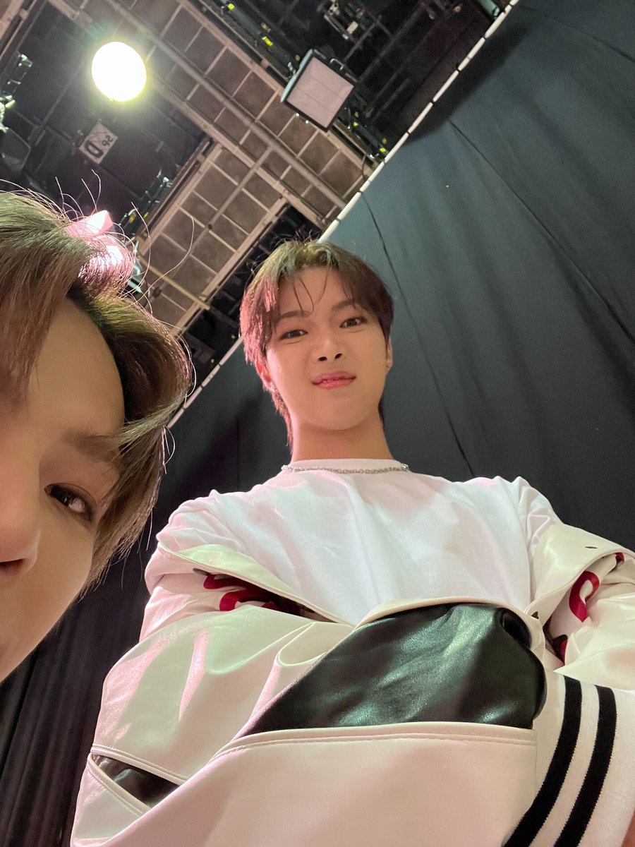 andTEAM_members's tweet photo. 앞으로는 나도 너를 더 도와줄 수 있게 열심히 할 테니 같이 화이팅 하자!!
#andTEAM #NICHOLAS
#HAPPY_EJ_DAY https://t.co/AZesLTqtKh