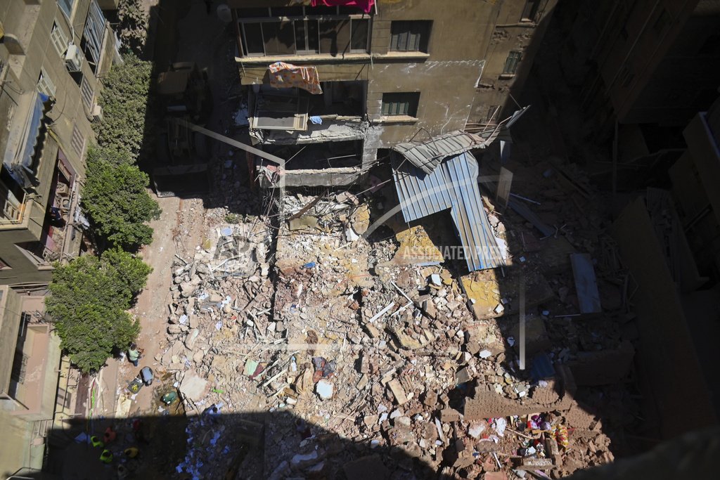 sayedhassan1207's tweet photo. انهيار عقار بحدائق القبة بالقاهرة 
the collapsed four-storey building in Hadaeq Al-Qubbah district, where four people lost their lives and five were injured.
Photo by: Sayed Hassan/dpa @dpa @dpa_intl https://t.co/20T3H6prkn