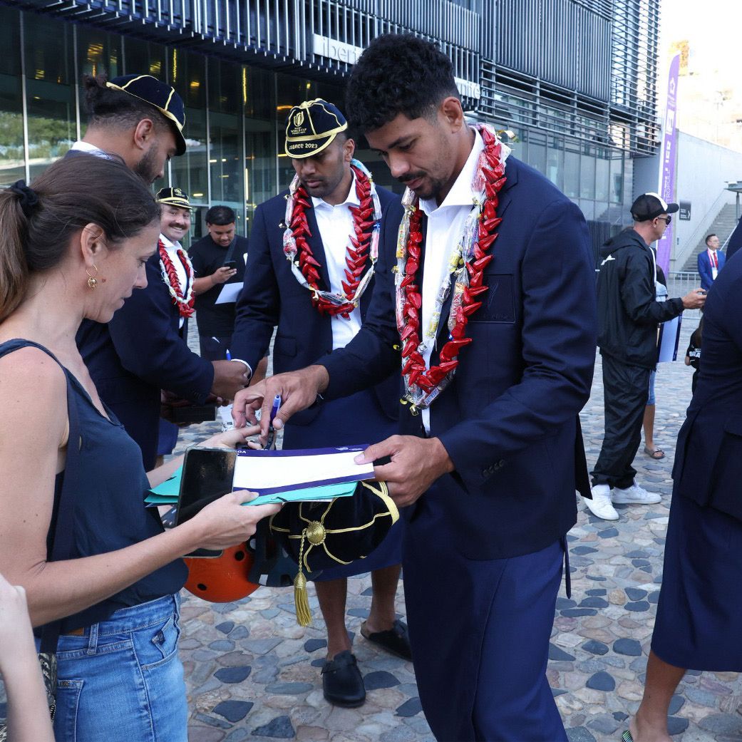 rugbyworldcup's tweet photo. Samoa have arrived 👋

#RWC2023 | @manusamoa https://t.co/QOdEsufJWT