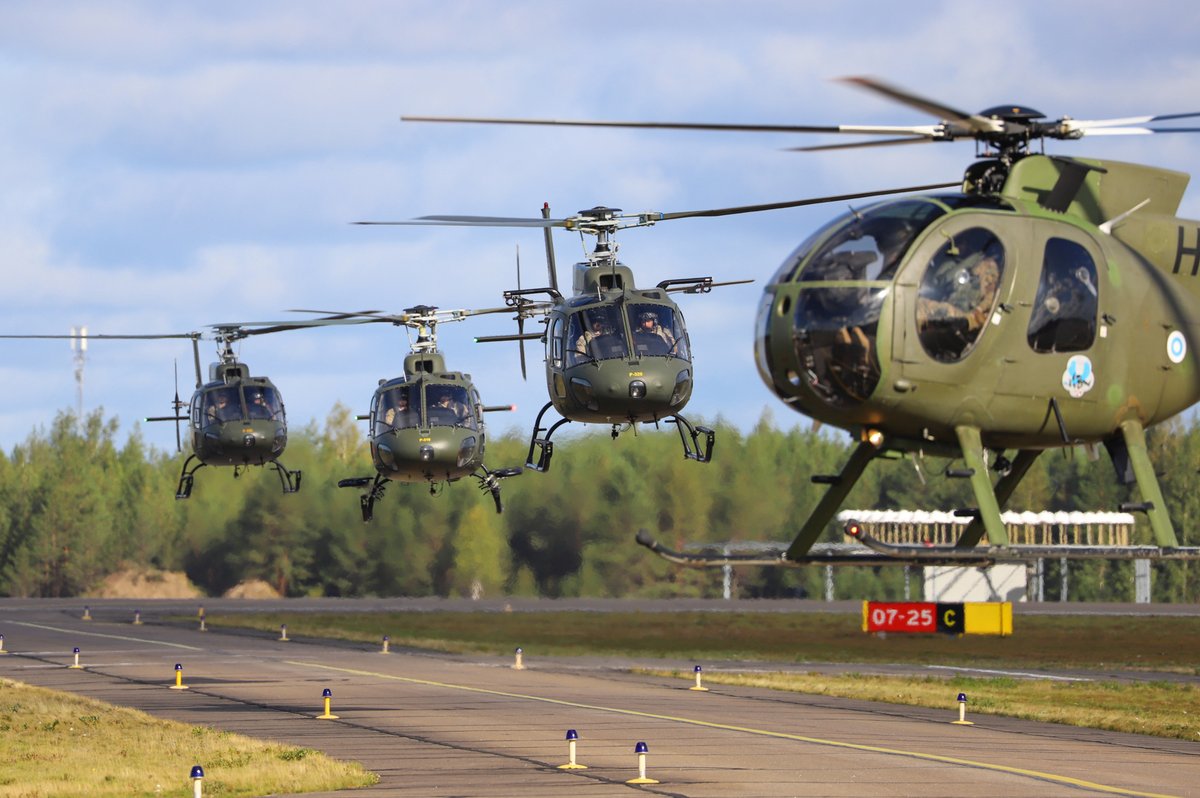 UtinJR's tweet photo. The Royal Danish Air Force’s helicopter detachment was on a working visit in the Utti Jaeger Regiment’s Helicopter Battalion today. The Danish helicopter detachment included three Fennec #helicopters with their flight crew.
#StrongerTogether #readiness #capability #finarmy #fdf https://t.co/OELF7TqveO