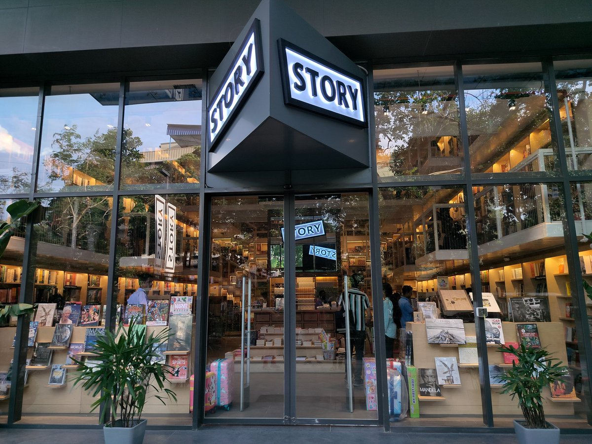 Src_BookTalks's tweet photo. An enchanting escape into the world of words 📚✨ "Story" bookstore made my day with its literary treasures. 
This new bookstore is really cool and aesthetic🩷
 #BookstoreAdventures #ReadingBliss #NewDiscoveries #booktwt #BOOKERS #bibliophile #bookstagram #bookstore #books https://t.co/HeXw2PsRo4