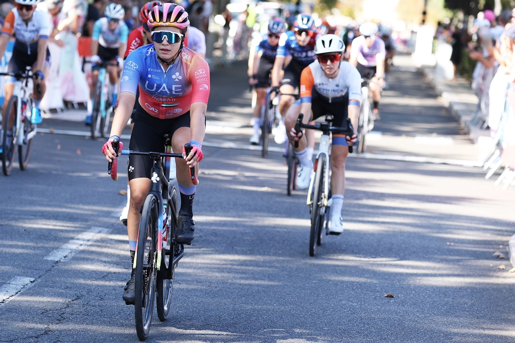 UAETeamADQ's tweet photo. In the 2nd stage of the @TourArdecheOFF, 91.3 km start/finish in #Nîmes, the young Italian Federica #Piergiovanni and Canadian Olivia #Baril entered the day's top 20. In the GC Baril is now 7 seconds behind Michaela Drummond
@SprintCycling
#UAETeamADQ #WeRideToInspire https://t.co/wjay4sDeG5