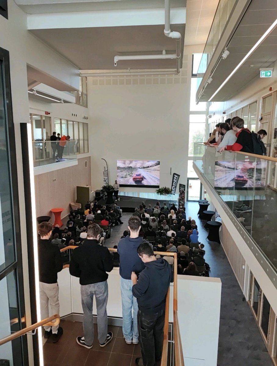 Pics from todays talk to new game dev students on the fun of game and UX design. Full house, mostly awake! Was a blast, love doing these :)