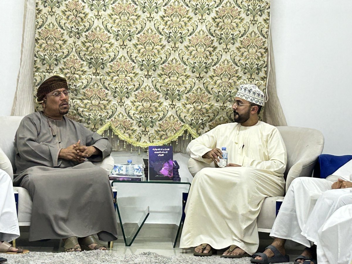 بدء الجلسة الحوارية بالصالون الثقافي للمكتبة والحوار حول كتاب التداعيات الدولية للملف النووي الإيراني.
ويمكنكم متابعة اللقاء عبر حساب بدر العبري على الانستجرام instagram.com/bader_alabri_a…