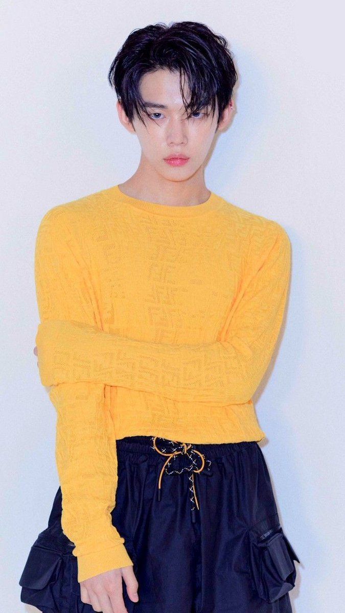 bomkue's tweet photo. BIGHIT MUSIC has confirmed that YEONJUN of TOMORROW X TOGETHER will be releasing his mixtape near the end of the year!

🖇️check the article here:
 🔗 https://t.co/FGTF7T4Adr

#TOMORROW_X_TOGETHER #YEONJUN #투모로우바이투게더 #TXT #연준 https://t.co/SyJ5Wpk0iR