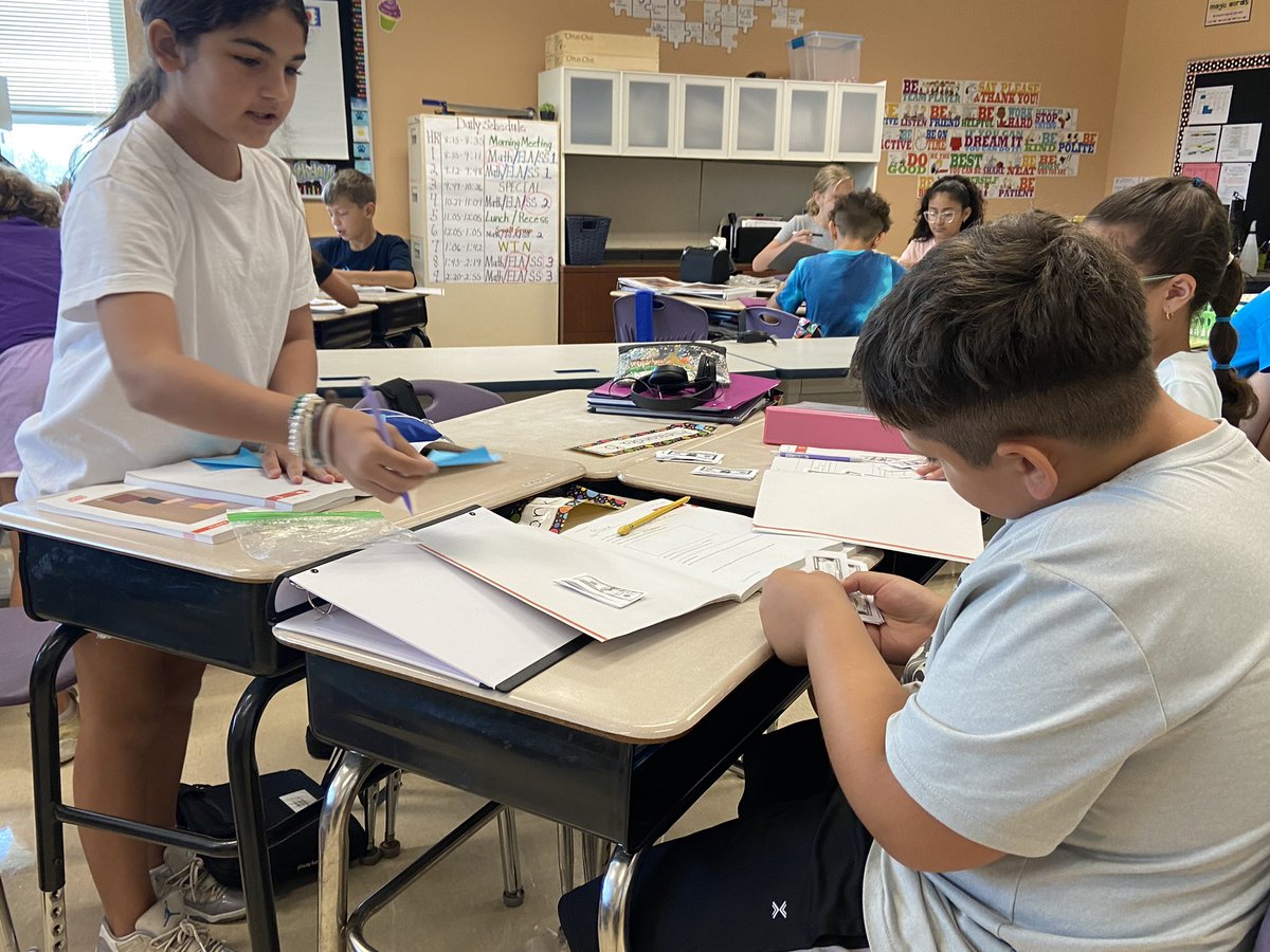 donato_piselli's tweet image. Kids visibly thinking, problem-solving, collaborating, and sharing. Using their own strategies to find a possible solution. #buildingthinkingclassrooms #togetherisbetter