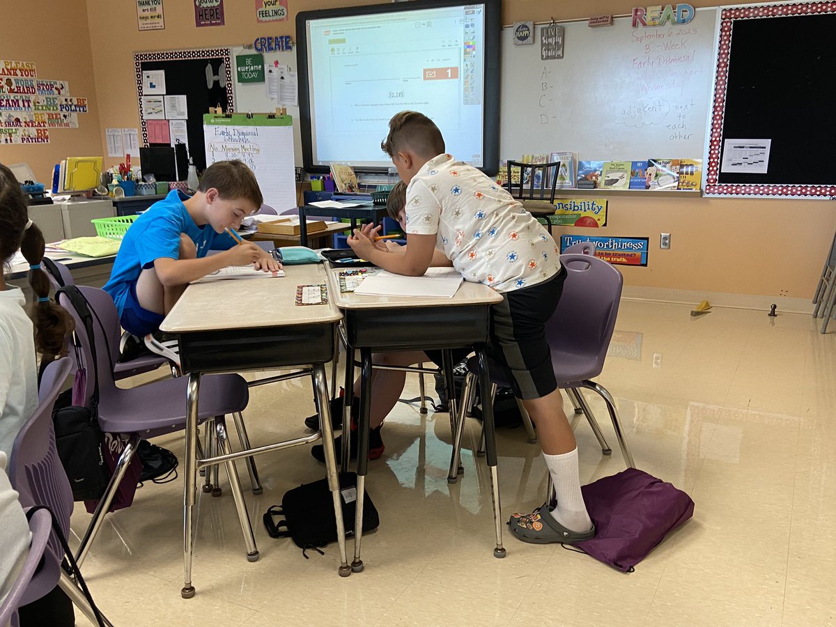 donato_piselli's tweet image. Kids visibly thinking, problem-solving, collaborating, and sharing. Using their own strategies to find a possible solution. #buildingthinkingclassrooms #togetherisbetter