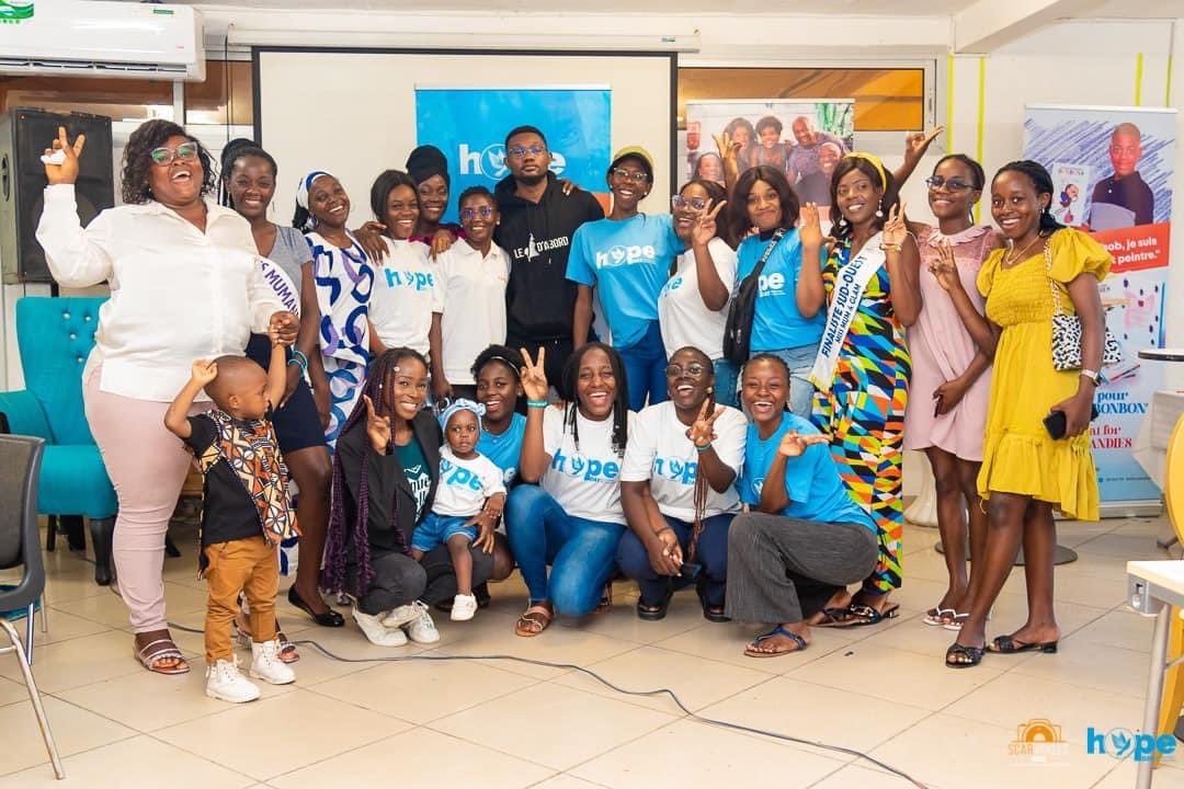 Lady_Fiel's tweet photo. Les amis je voulais seulement vous dire que nooor …
Les photos du #GivEvent sont disponibles sur @HopeDayCameroon.
Et ce samedi, nous irons dessiner un sourire sur le visage des bouts de chou de l’orphelinat Coeur de Jesus - Kotto Mbangue.
⤵️ https://t.co/rH2ONYf2De