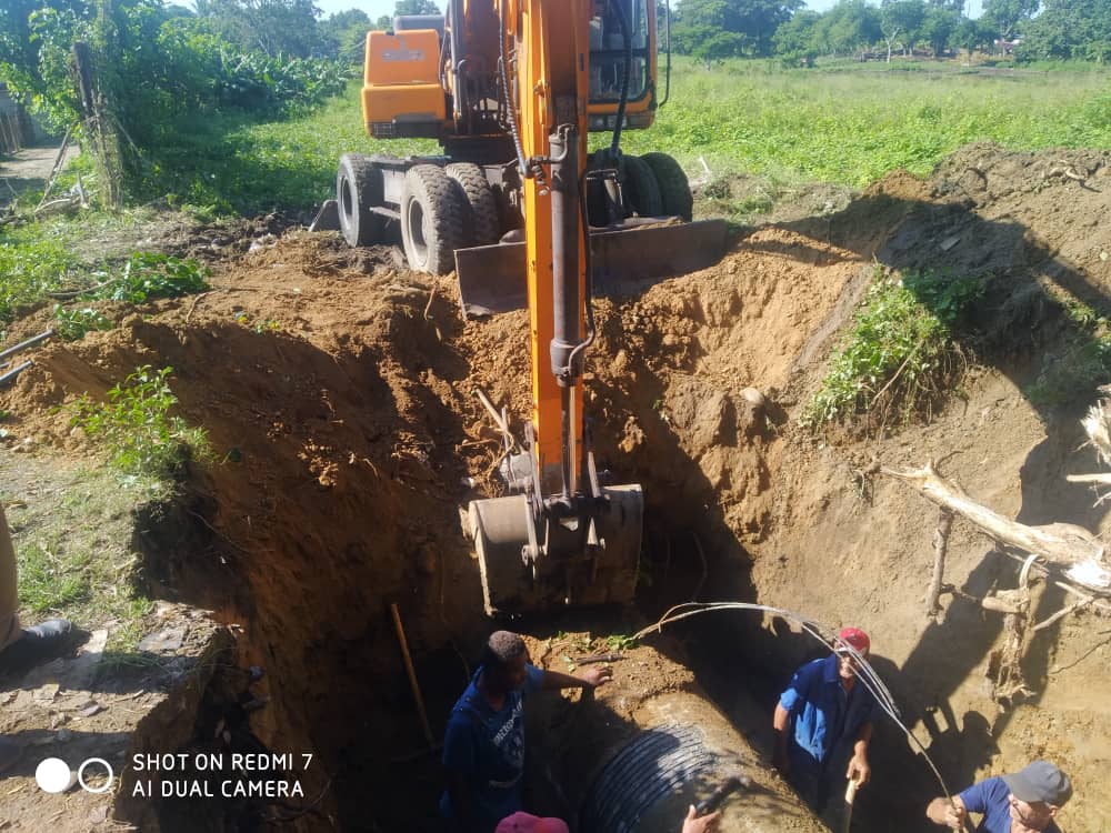 Chequeamos en el Consejo Popular Kilo 12 el trabajo que realiza la brigada de Recursos Hidráulicos en la conductora principal de abasto de agua a la ciudad, la cual presenta una avería que está afectando varias zonas. En la noche se pronóstica hacer una prueba. 
<a href="/SanctiSpiritus1/">Gobierno Provincial #SanctiSpíritus</a>